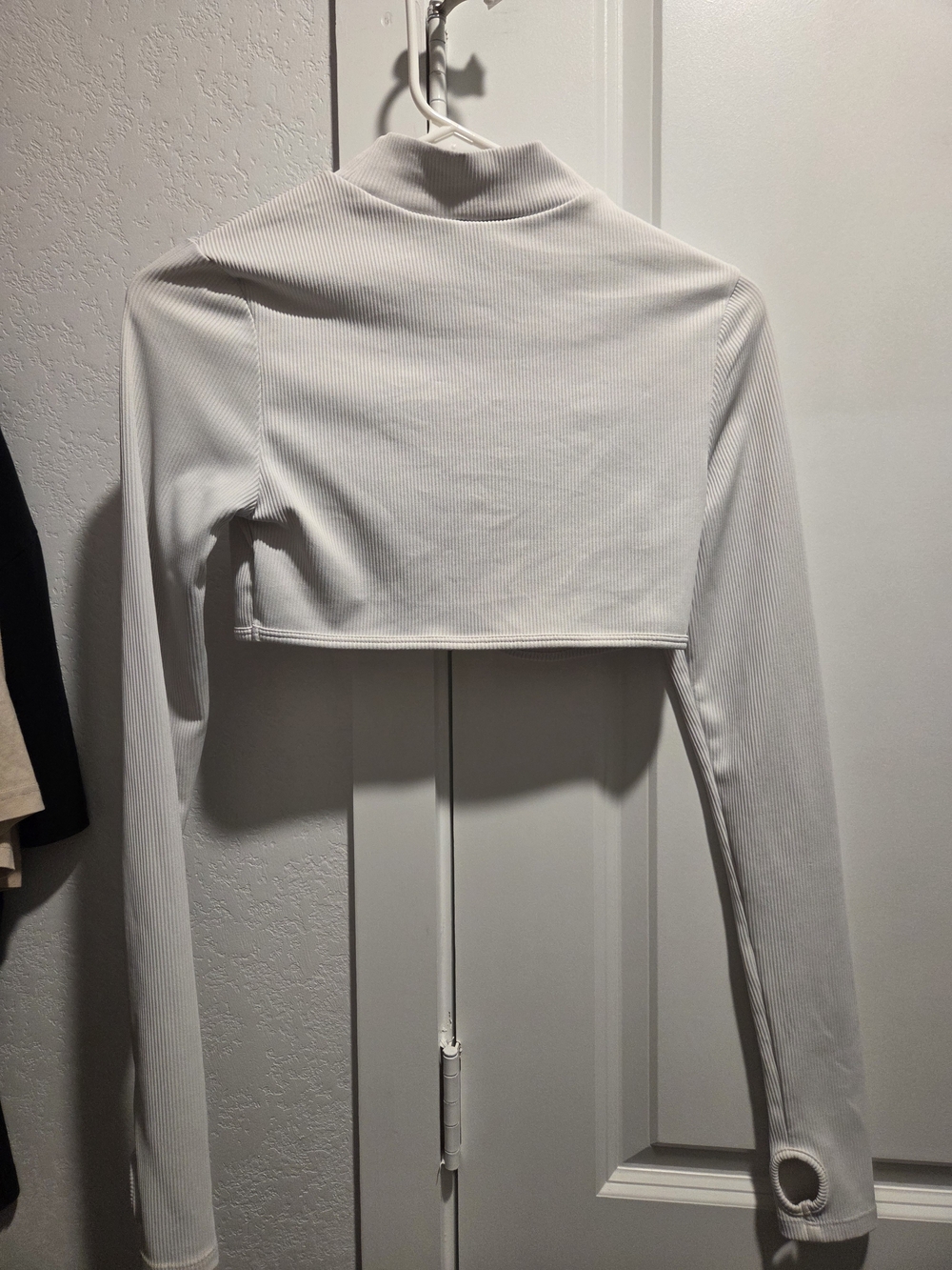 Divided By H&M White Ribbed Long-Sleeve Cropped Top W/thumb Holes